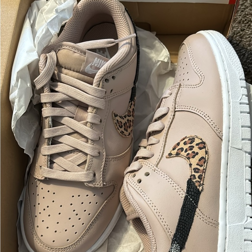 Nike dunk low - pinkish cream with cheetah print brand new